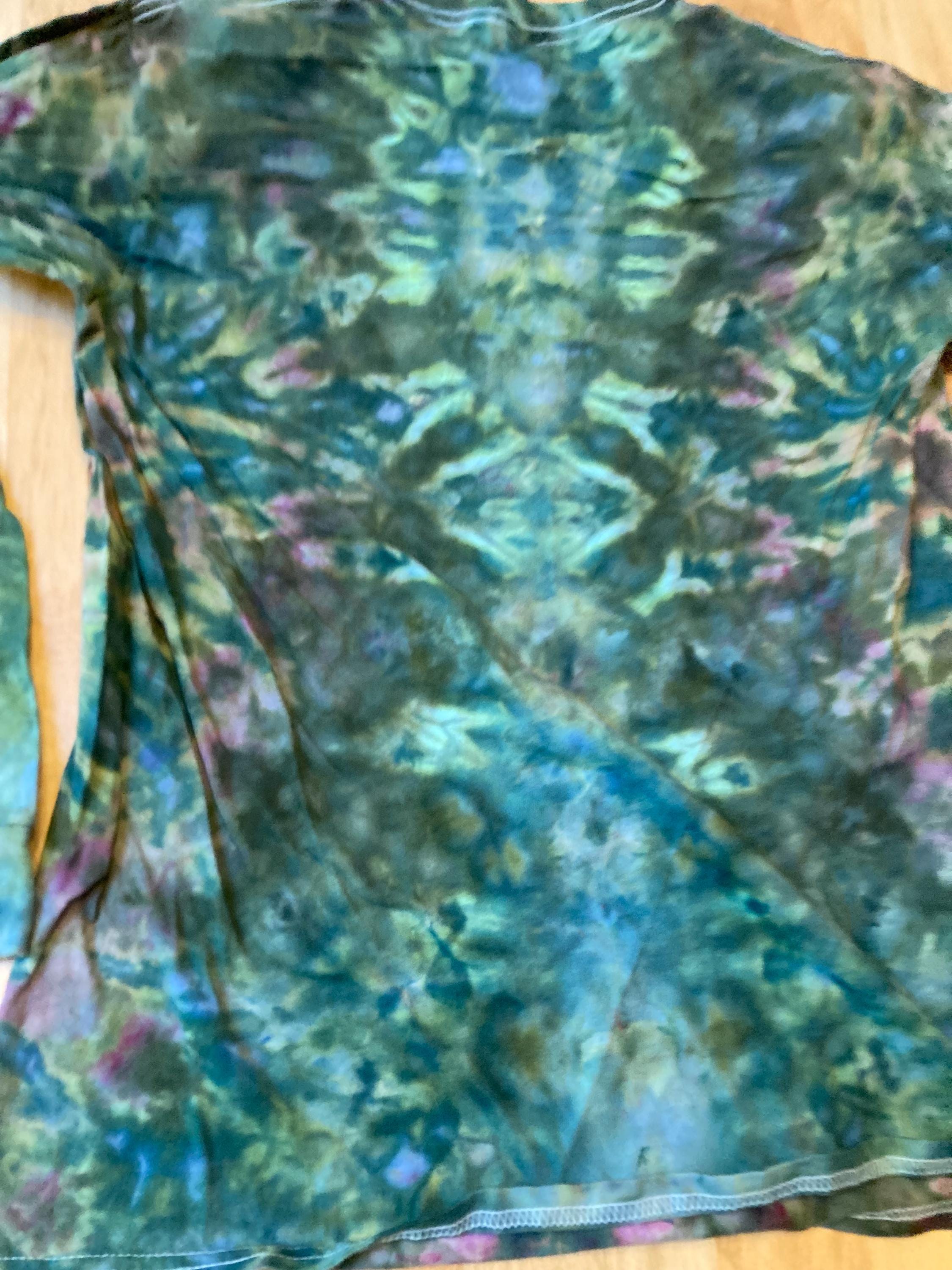 Medium Shirt | Handmade Fractal Shirt | Trippy Tie Dye Tee | Lotus Flower Shirt | Oversized Tee | Psychedelic Shirt | Long Sleeve Yoga Tee