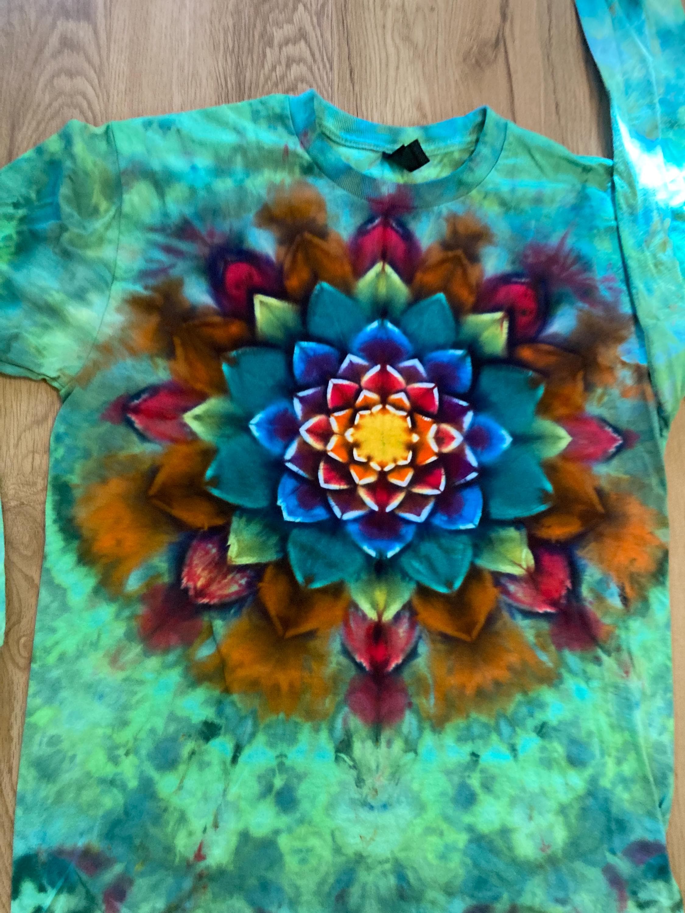 Medium Shirt | Handmade Fractal Shirt | Trippy Tie Dye Tee | Lotus Flower Shirt | Oversized Tee | Psychedelic Shirt | Long Sleeve Yoga Tee